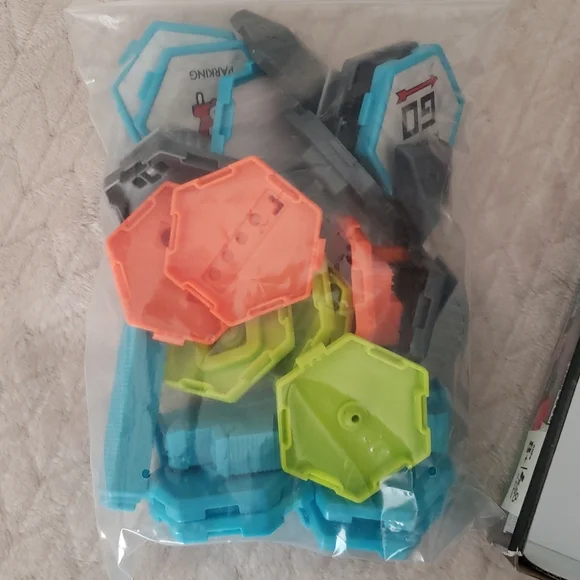 🖤 3/$15 Monopoly U-Build, Like New - Picture 5 of 7